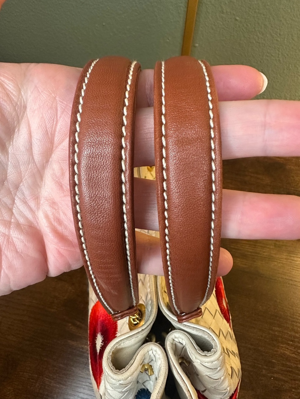 Rare Bottega Veneta Intrecciato Embroidered Leather Handbag | Made in Italy - Picture 4 of 16